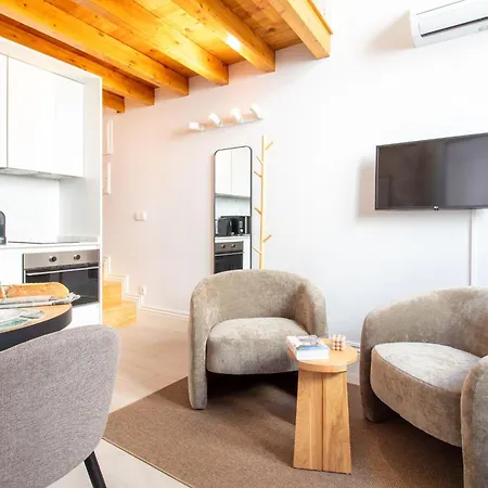 شقة Cozy Mezzanine Hideaway W Ac By Lovelystay