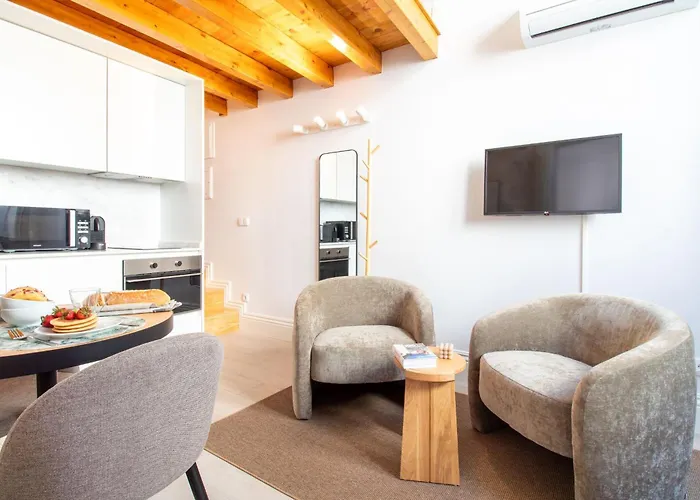 شقة Cozy Mezzanine Hideaway W Ac By Lovelystay